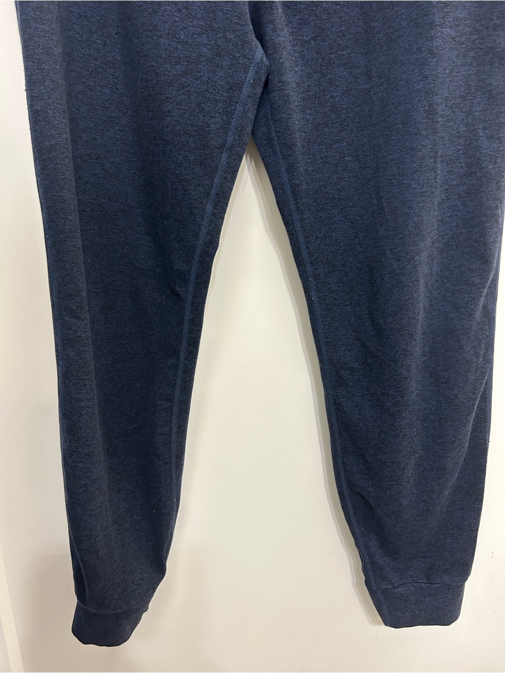 Vuori Performance Joggers in Navy Heather - Picture 6 of 10
